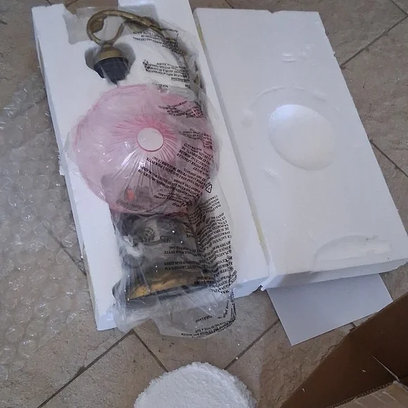 NIB Dolls Kill Dreamland Bloom Pink Table Lamp!! - Picture 16 of 16